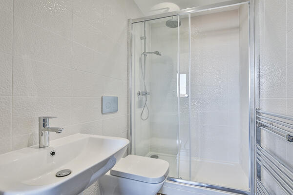 2 bed Apartment to rent Image 6