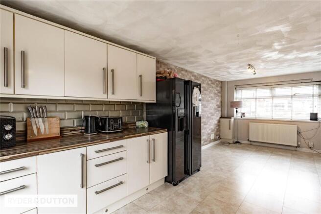 4 bed Semi-Detached for sale Image 4