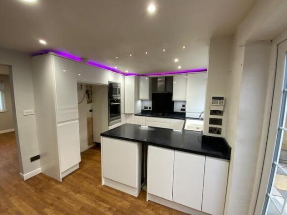 Kitchen 2.jpg