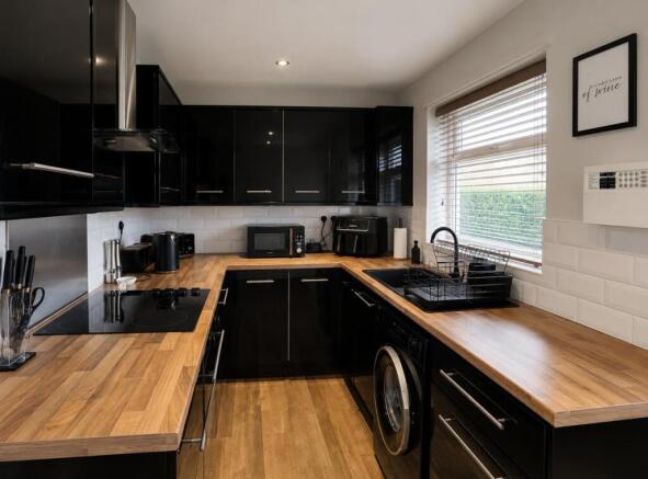 2 bed Semi-Detached to rent Image 7