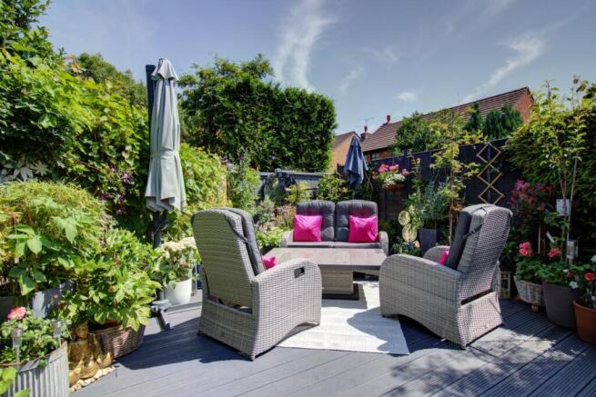 Garden Decking - Wordsworth Drive - Matt Clinton E