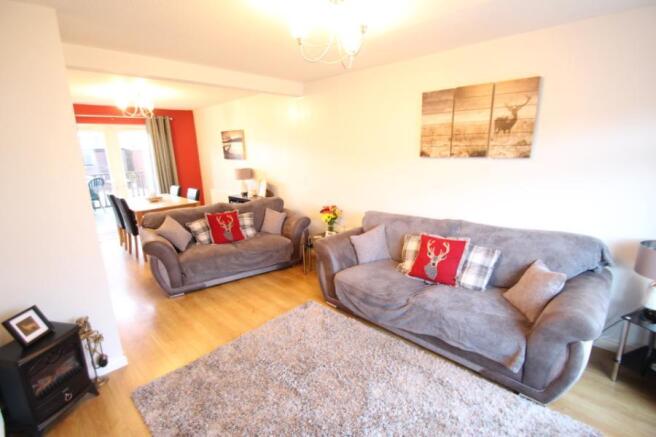 Lounge/Dining