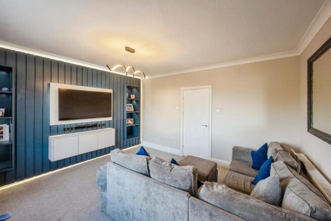 3 bed Semi-Detached for sale Image 6