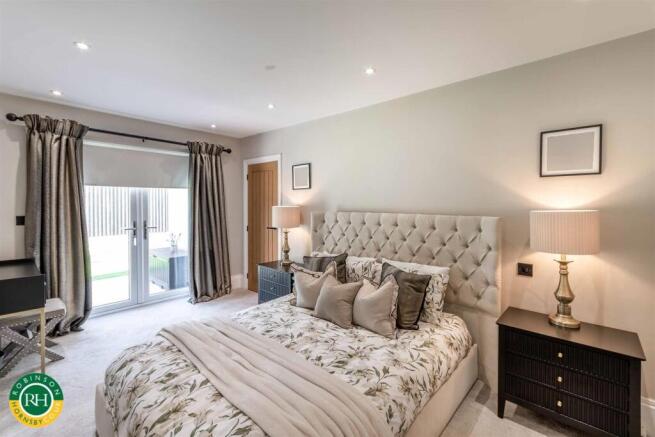4 bed Detached for sale Image 10