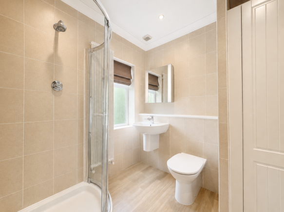 4 bed Detached for sale Image 11