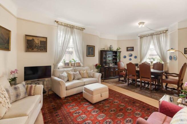 2-bed flat on Campden Hill Road, London, £850,000