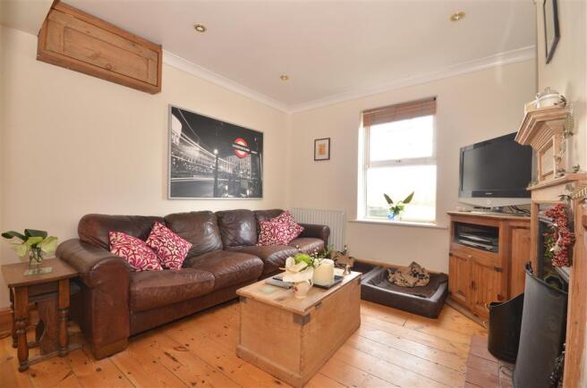 Lounge/Dining Area