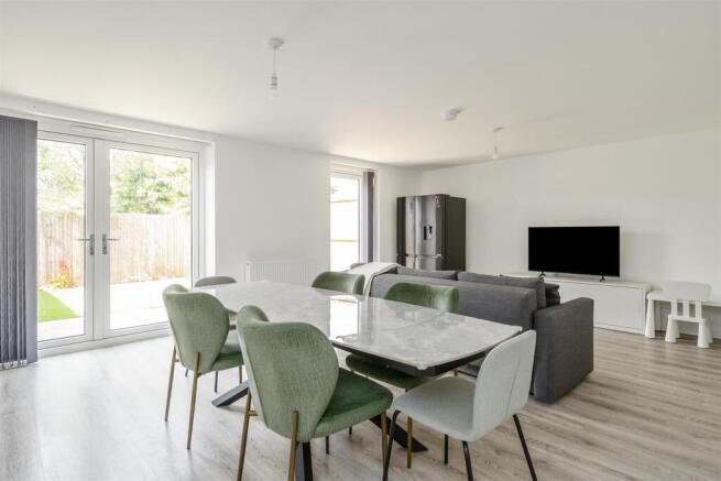 62 Parkes Avenue_12.jpg