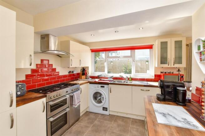 Kitchen/ Breakfast Area