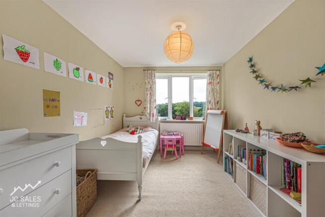2 bed Apartment for sale Image 11