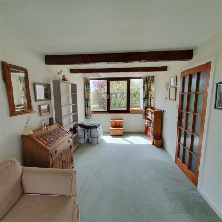 BEDROOM/SITTING ROOM/HOME OFFICE