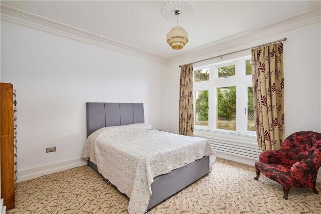 5 bed Detached for sale Image 9