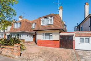 27, Woodside, Leigh-on-sea SS9 4QX