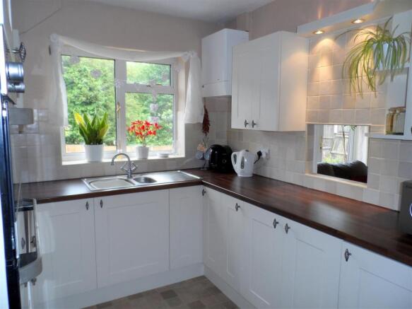 FITTED KITCHEN