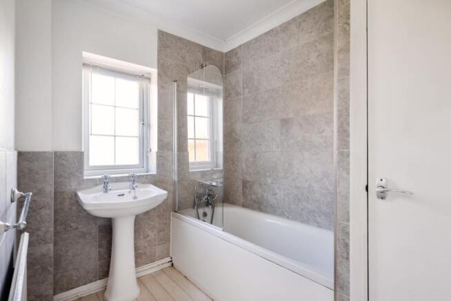 4 bed Detached for sale Image 11