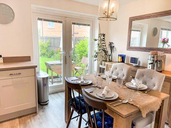 3 bed House for sale Image 4