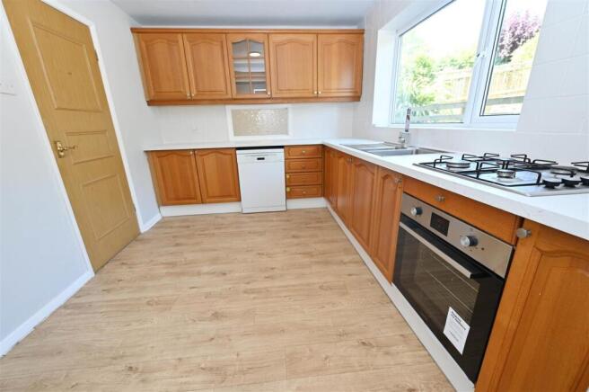 3 bed Detached to rent Image 8