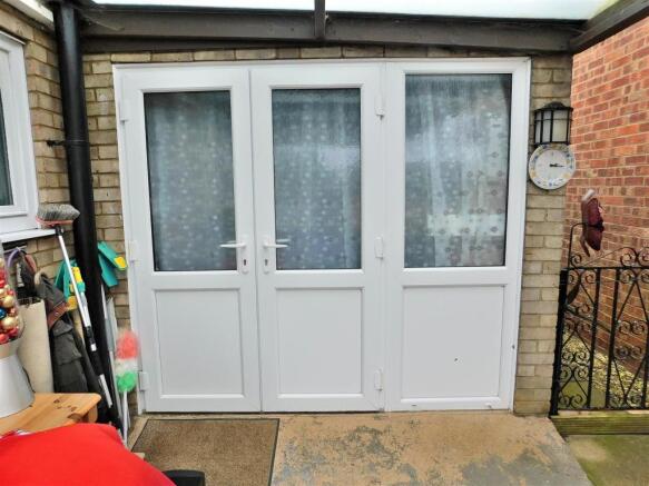 GARAGE FRONT.JPG