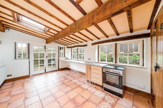 5 bed Detached for sale Image 7