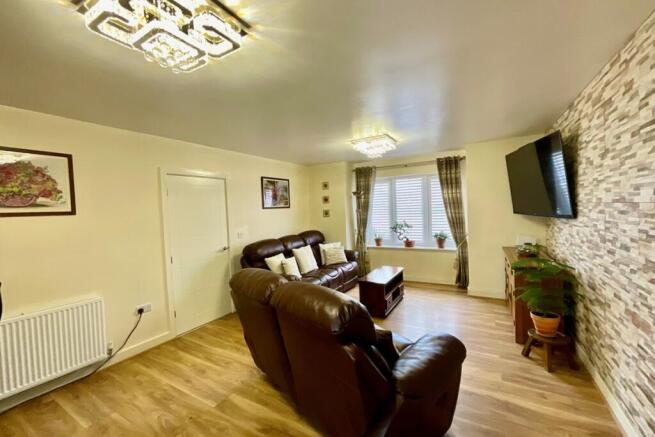 4 bed Detached for sale Image 6