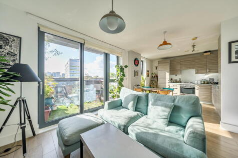 Hebrides Court, London, E1