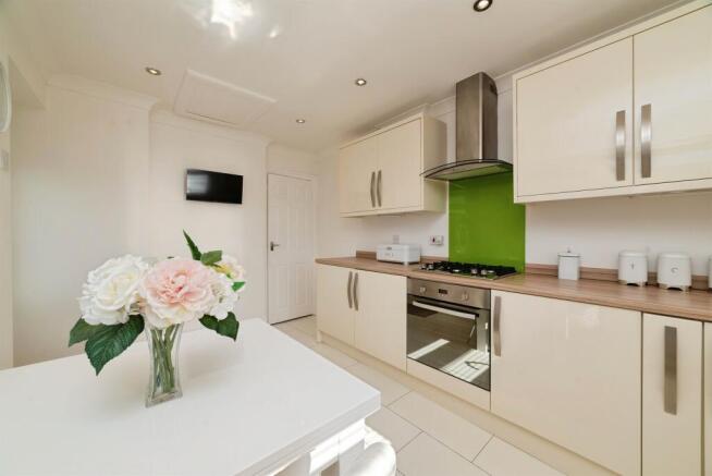 2 bed Semi-Detached Bungalow for sale Image 5
