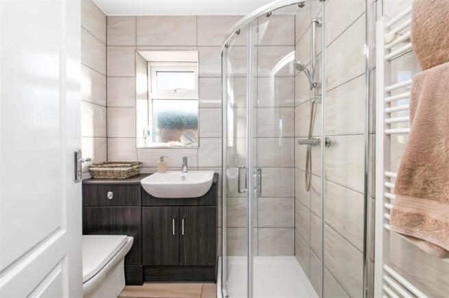 GROUND FLOOR SHOWER ROOM