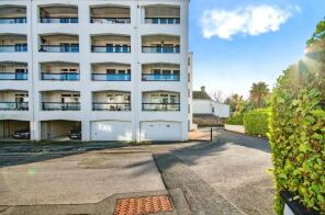 17, Captains Walk, St Brides Hill, Saundersfoot SA69 9NL
