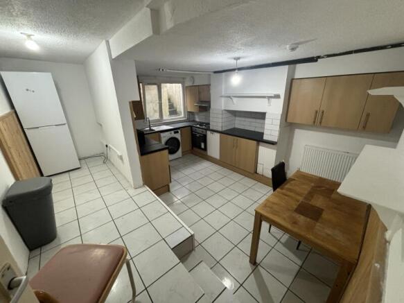6 bed Terraced to rent Image 7