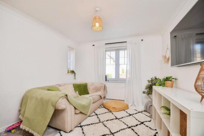 4 bed Detached for sale Image 4