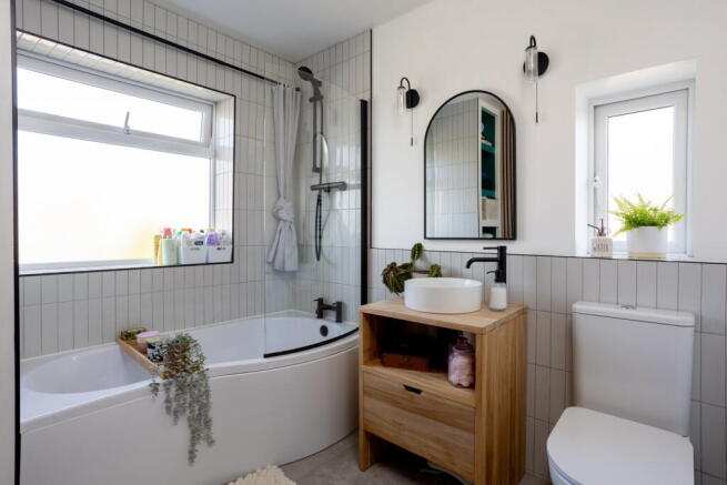 4 bed Semi-Detached for sale Image 12