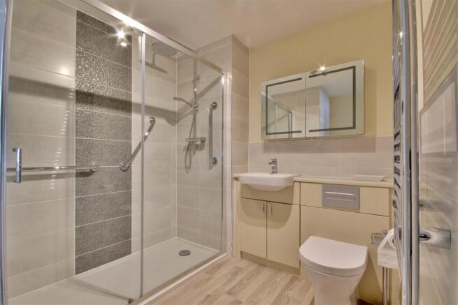 2 bed Flat for sale Image 7