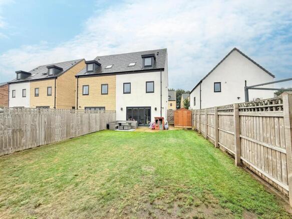 4 bed Town House for sale Image 12