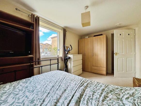 Sotherby Drive, Cheltenham, Gloucestershire photo 4