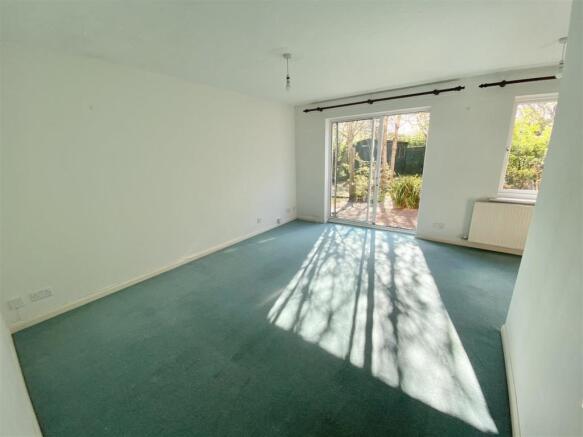 LIVING/DINING ROOM