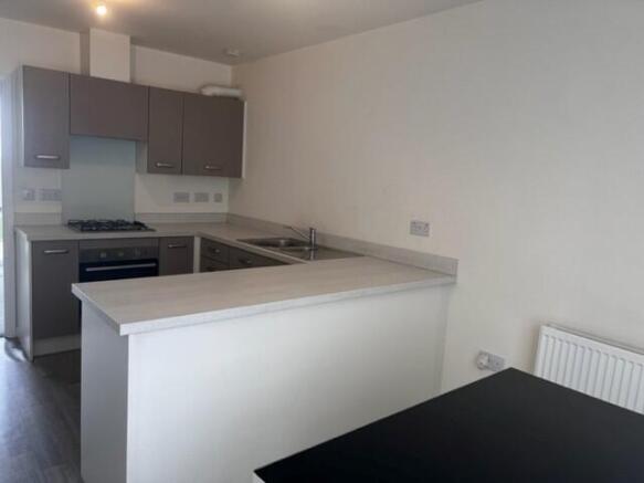 2 bed Semi-Detached to rent Image 5