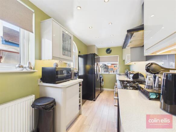 3 bed Semi-Detached for sale Image 9