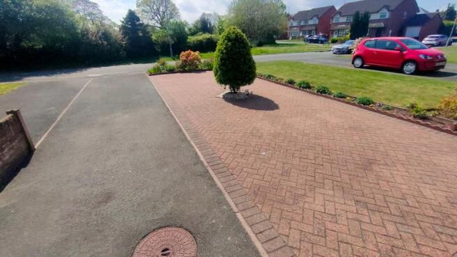 Thornleigh, Wrexham, LL13 photo 4