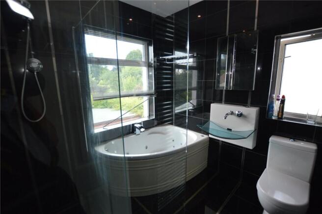 3 bed Detached for sale Image 11