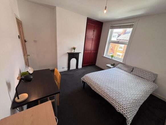 4 bed Terraced to rent Image 9