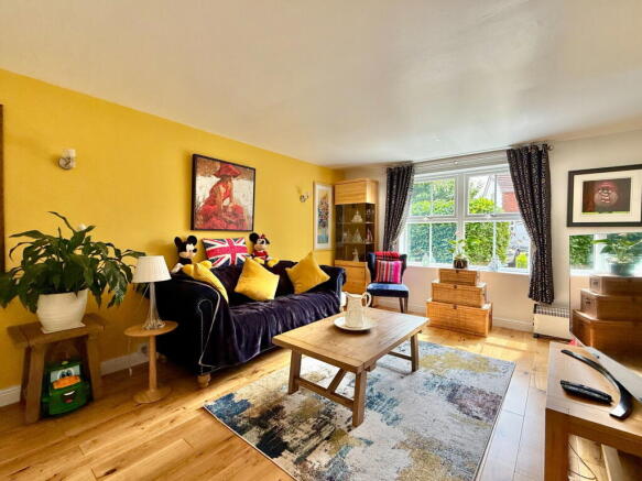 5 bed Detached for sale Image 12