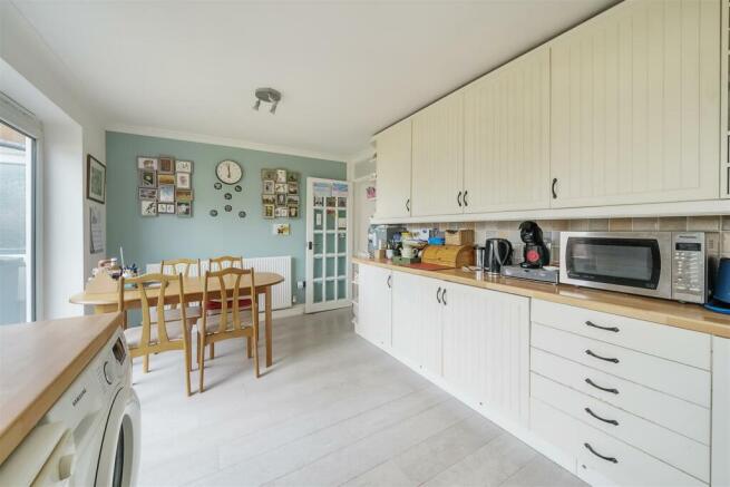 86 The Sale, Daventry