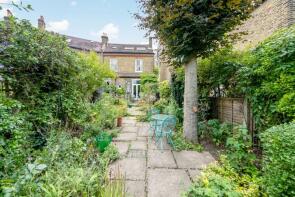 272, Barry Road, London SE22 0JT