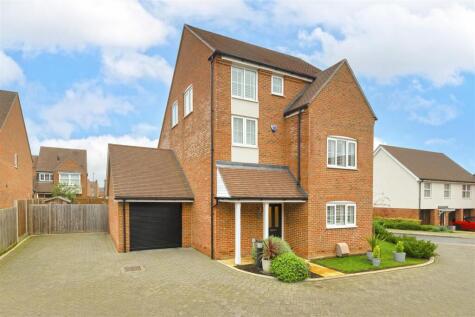 Royal Crescent, Kings Hill, West Malling