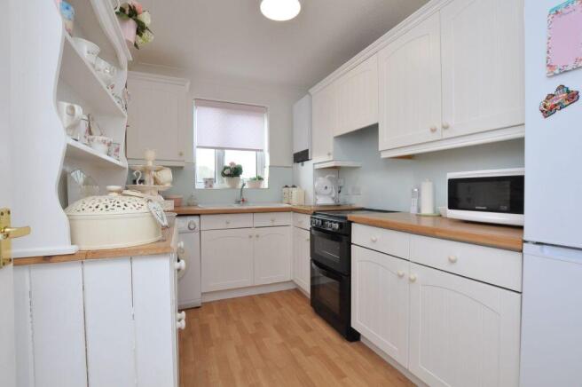 2 bed Flat for sale Image 4