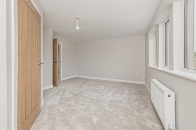 5 bed Detached for sale Image 12