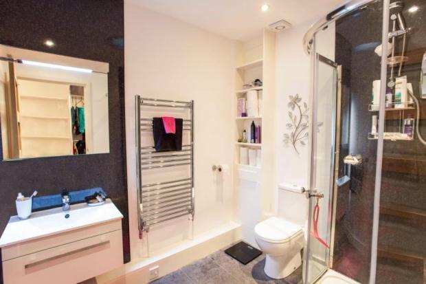 EN SUITE