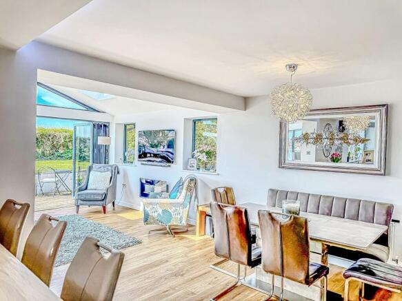 Kitchen / Diner / Living Area