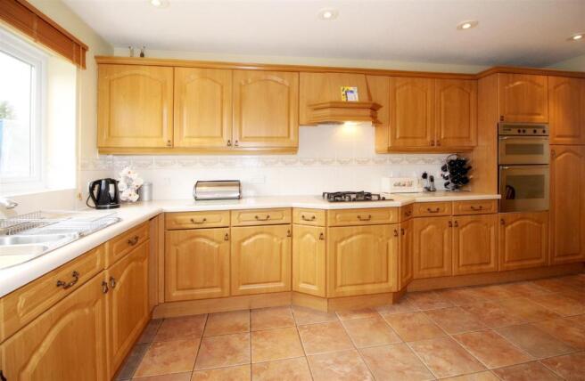 6010_Fern Close.jpg