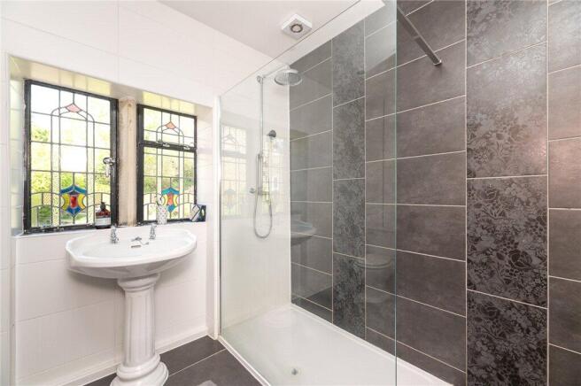 5 bed Detached for sale Image 9